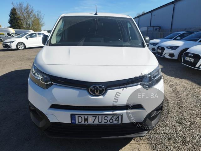 2 - Toyota Proace City 1.5 D-4D Standard  2022r. DW7US64 Pojazd znajduje się w firmie ARCTOS GROUP sp. z o.o. Al. Krakowska 7, 02-183 Warszawa