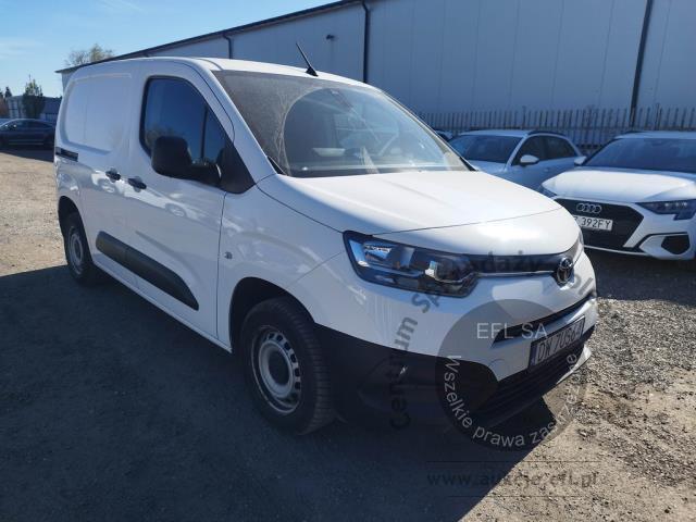 3 - Toyota Proace City 1.5 D-4D Standard  2022r. DW7US64 Pojazd znajduje się w firmie ARCTOS GROUP sp. z o.o. Al. Krakowska 7, 02-183 Warszawa