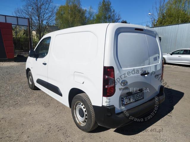 5 - Toyota Proace City 1.5 D-4D Standard  2022r. DW7US64 Pojazd znajduje się w firmie ARCTOS GROUP sp. z o.o. Al. Krakowska 7, 02-183 Warszawa
