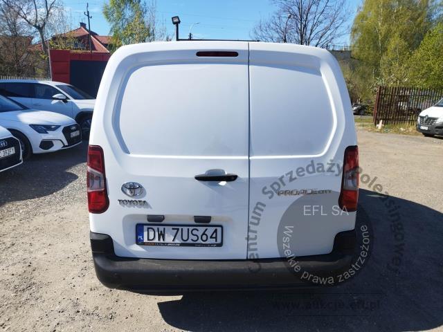 6 - Toyota Proace City 1.5 D-4D Standard  2022r. DW7US64 Pojazd znajduje się w firmie ARCTOS GROUP sp. z o.o. Al. Krakowska 7, 02-183 Warszawa