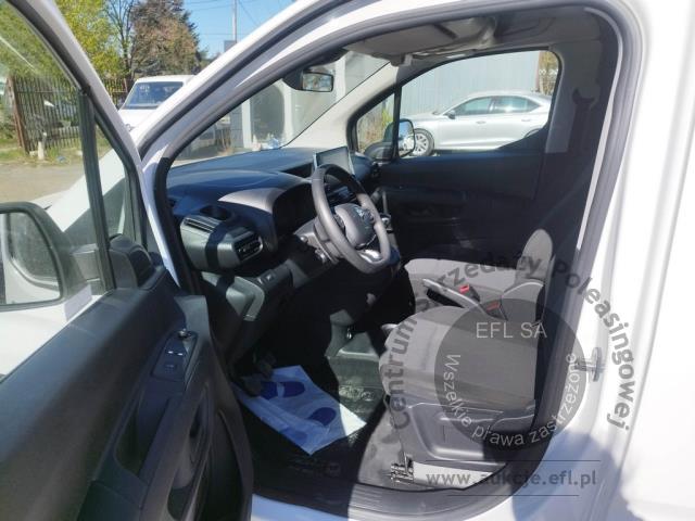 7 - Toyota Proace City 1.5 D-4D Standard  2022r. DW7US64 Pojazd znajduje się w firmie ARCTOS GROUP sp. z o.o. Al. Krakowska 7, 02-183 Warszawa