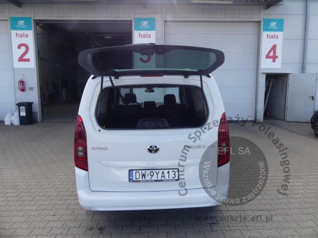 9 - Toyota Proace City Verso Long 1.5D-4D 2023r. DW9YA13 Pojazd znajduje się w firmie MDM AUTO sp. z o.o. ul. Morska 78A, 81-225 Gdynia