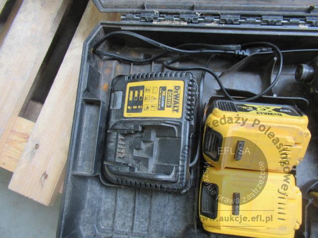 2 - Zakrętarka udarowa DEWALT DCF 887 P2