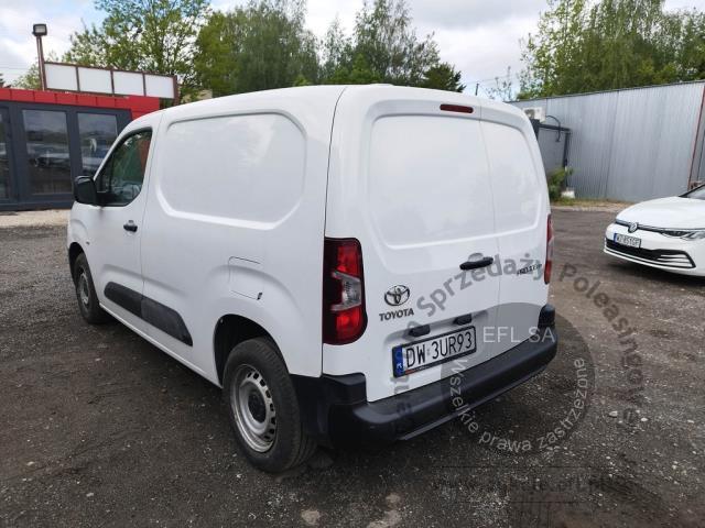 6 - Toyota Proace City 1.5 D-4D Standard  2022r. DW3UR93 Pojazd znajduje się w firmie ARCTOS GROUP sp. z o.o. Al. Krakowska 7, 02-183 Warszawa