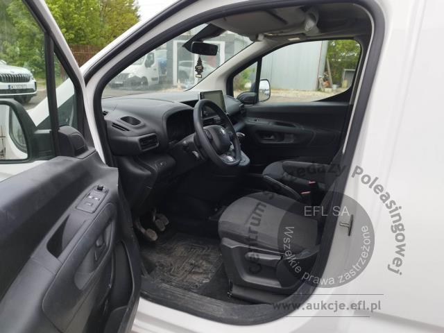 7 - Toyota Proace City 1.5 D-4D Standard  2022r. DW3UR93 Pojazd znajduje się w firmie ARCTOS GROUP sp. z o.o. Al. Krakowska 7, 02-183 Warszawa