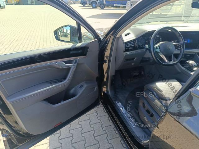 12 - VOLKSWAGEN TOUAREG 3.0 TDI V6 4MOTION 2021r.