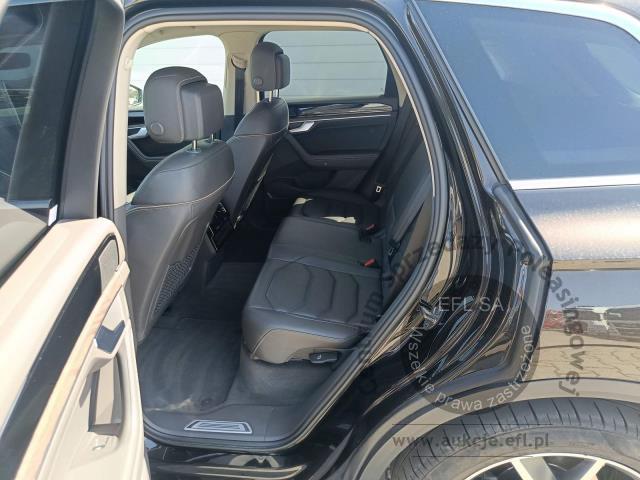 19 - VOLKSWAGEN TOUAREG 3.0 TDI V6 4MOTION 2021r.