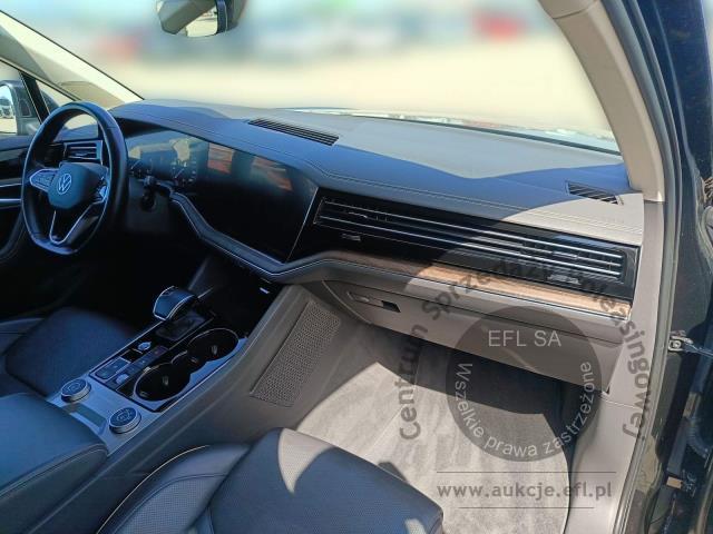 25 - VOLKSWAGEN TOUAREG 3.0 TDI V6 4MOTION 2021r.