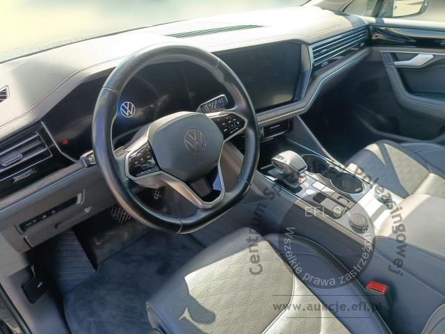 9 - VOLKSWAGEN TOUAREG 3.0 TDI V6 4MOTION 2021r.