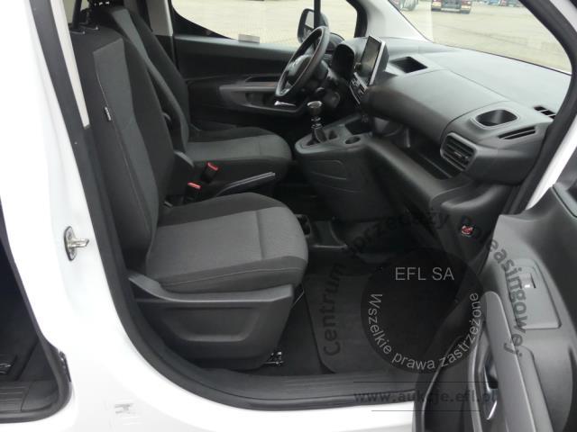 8 - Toyota Proace City Verso 1.5 D-4D 2023r. DW8WC42 Magnice