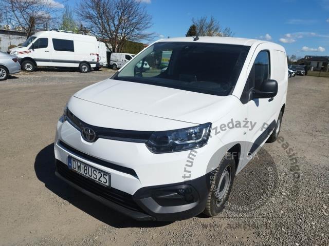 1 - Toyota Proace City 1.5 D-4D Standard  2022r. DW8US25 Pojazd znajduje się w firmie ARCTOS GROUP sp. z o.o. Al. Krakowska 7, 02-183 Warszawa
