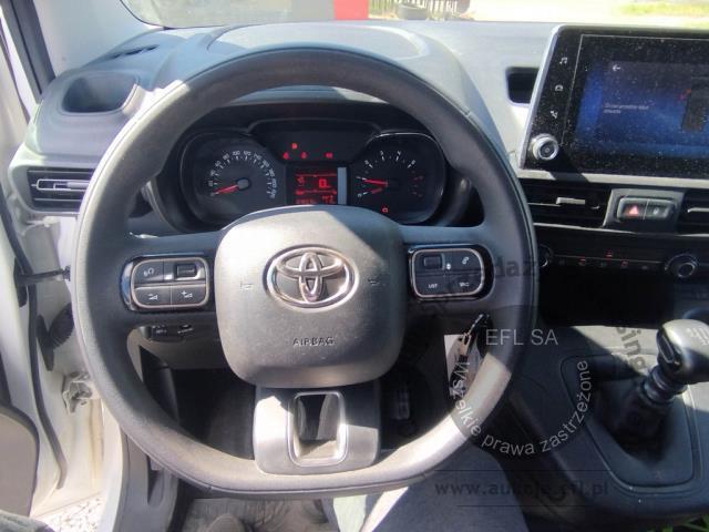 11 - Toyota Proace City 1.5 D-4D Standard  2022r. DW8US25 Pojazd znajduje się w firmie ARCTOS GROUP sp. z o.o. Al. Krakowska 7, 02-183 Warszawa