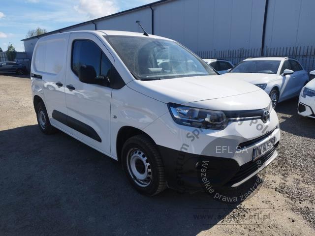 3 - Toyota Proace City 1.5 D-4D Standard  2022r. DW8US25 Pojazd znajduje się w firmie ARCTOS GROUP sp. z o.o. Al. Krakowska 7, 02-183 Warszawa