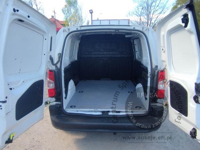 9 - Toyota Proace City 1.5 D-4D Standard  2022r. DW8US25 Pojazd znajduje się w firmie ARCTOS GROUP sp. z o.o. Al. Krakowska 7, 02-183 Warszawa