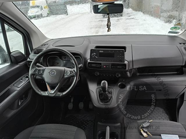 8 - Opel  Combo Life 2019r. PO6NE52 Pojazd znajduje się w firmie ARCTOS GROUP sp. z o.o. Al. Krakowska 7, 02-183 Warszawa