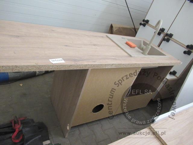 24 - Regały i meble sklepowe wg specyfikacji