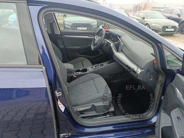 8 - Volkswagen Golf 1.5 eTSI EVO Life DSG 2024r. DX12674 Magnice