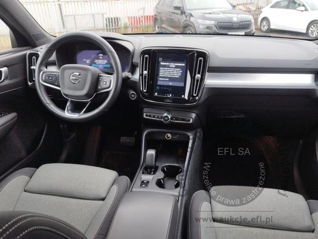 9 - Volvo  XC40 B3 Core aut 2022r. WND1852C Pojazd znajduje się w firmie ARCTOS GROUP sp. z o.o. Al. Krakowska 7, 02-183 Warszawa