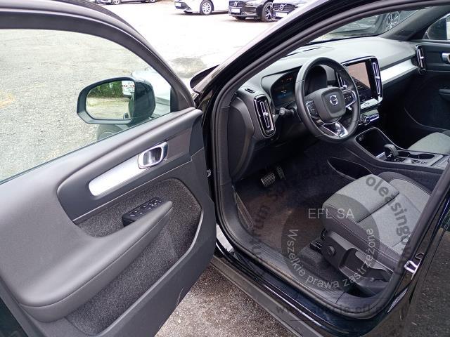 7 - VOLVO XC40 B4 Core aut 2022r. WND4041C Pojazd znajduje się w firmie ARCTOS GROUP sp. z o.o. Al. Krakowska 7, 02-183 Warszawa