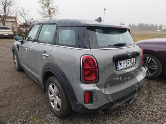 2 - MINI Countryman Cooper aut 2021r. WI393LA Pojazd znajduje się w firmie ARCTOS GROUP sp. z o.o. Al. Krakowska 7, 02-183 Warszawa