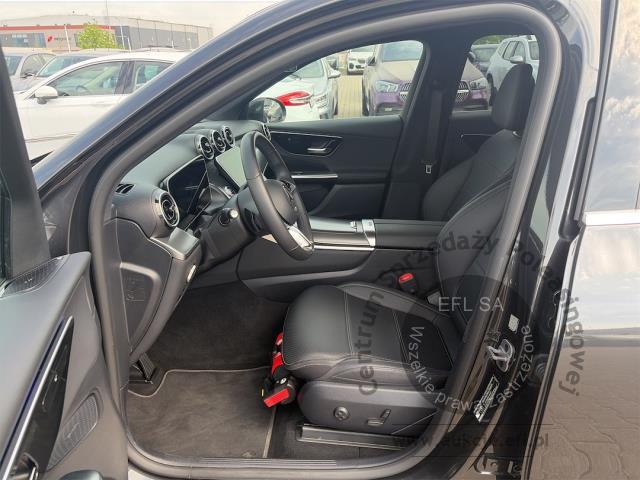 7 - MERCEDES - BENZ GLC 300 DE 4-MATIC AVANTGARDE 2025r. DX65128 Pojazd znajduje się w firmie ARCTOS GROUP sp. z o.o. Al. Krakowska 7, 02-183 Warszawa
