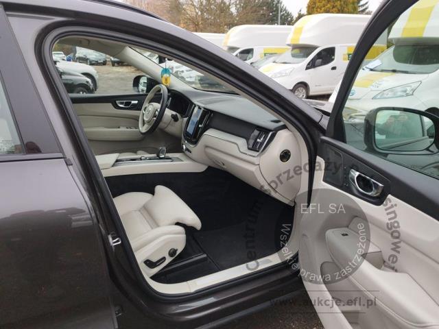 8 - Volvo  XC 60 B5 D AWD Plus Dark aut 2022r. WW608TF Pojazd znajduje się w firmie ARCTOS GROUP sp. z o.o. Al. Krakowska 7, 02-183 Warszawa