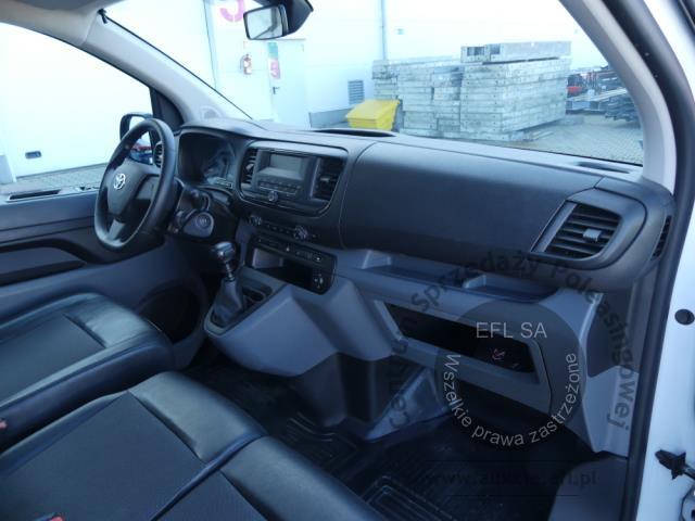 9 - Toyota Proace 2.0 D-4D 2022r. DW2SW08 Magnice