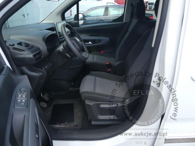 7 - Toyota Proace City Verso Long 1.5D-4D 2023r. DW9YA13 Pojazd znajduje się w firmie MDM AUTO sp. z o.o. ul. Morska 78A, 81-225 Gdynia