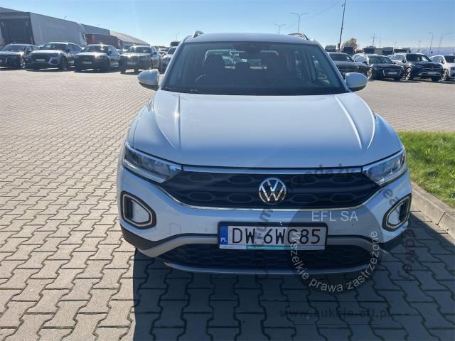 6 - Volkswagen T-ROC 1.5 TSI Life 2023r. DW6WC85 Pojazd znajduje się w firmie MDM AUTO sp. z o.o. ul. Zawodników 1, 80-729 Gdańsk