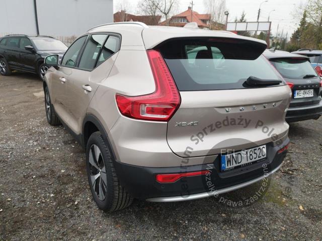 2 - Volvo  XC40 B3 Core aut 2022r. WND1852C Pojazd znajduje się w firmie ARCTOS GROUP sp. z o.o. Al. Krakowska 7, 02-183 Warszawa