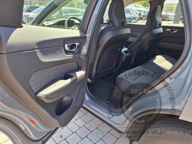 9 - VOLVO XC60 B4 D AWD Momentum Pro aut 2022r. SK162WG Pojazd znajduje się w firmie AACAR sp. z o.o. Kasztanowa 5, 32-400 Jawornik