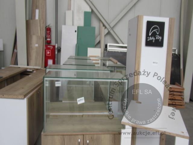 11 - Zestaw mebli sklepowych wg specyfikacji