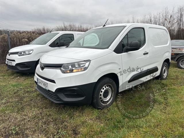 1 - Toyota  Proace City  1.5 D-4D Standard 2,0t 2022r. DW9TM89 Pojazd znajduje się w firmie ARCTOS GROUP sp. z o.o. Al. Krakowska 7, 02-183 Warszawa