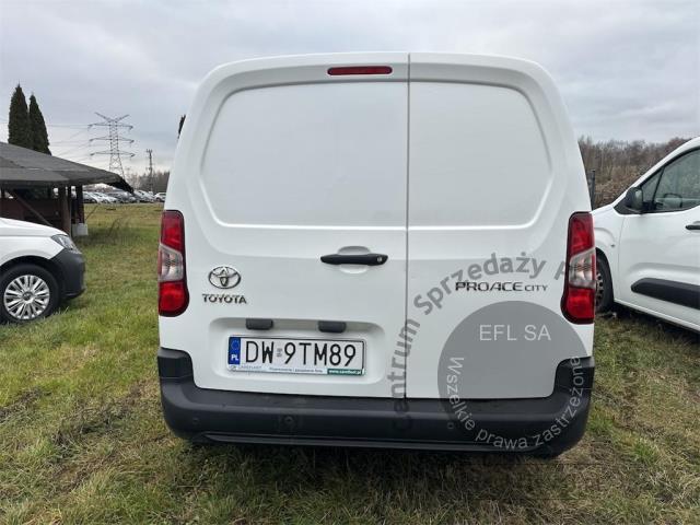 3 - Toyota  Proace City  1.5 D-4D Standard 2,0t 2022r. DW9TM89 Pojazd znajduje się w firmie ARCTOS GROUP sp. z o.o. Al. Krakowska 7, 02-183 Warszawa