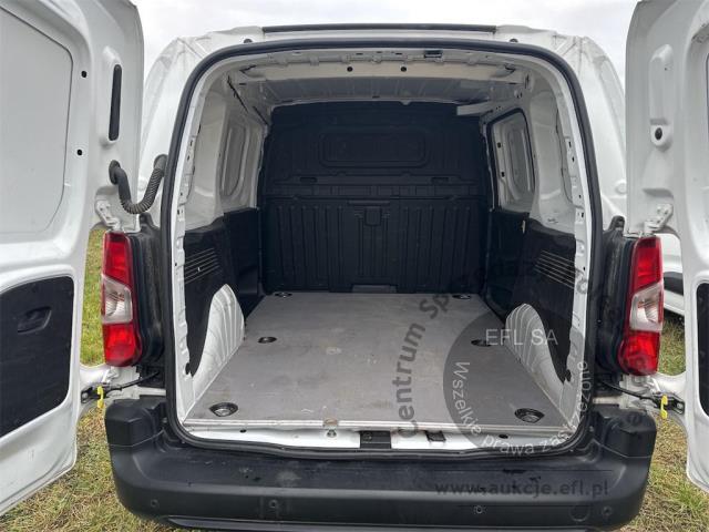 7 - Toyota  Proace City  1.5 D-4D Standard 2,0t 2022r. DW9TM89 Pojazd znajduje się w firmie ARCTOS GROUP sp. z o.o. Al. Krakowska 7, 02-183 Warszawa