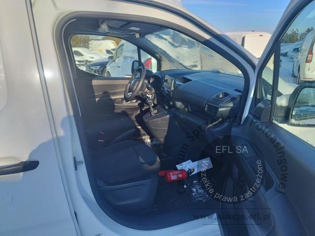 10 - Toyota  Proace City  1.5 D-4D Standard 2,0t 2022r. DW9TM89 Pojazd znajduje się w firmie ARCTOS GROUP sp. z o.o. Al. Krakowska 7, 02-183 Warszawa