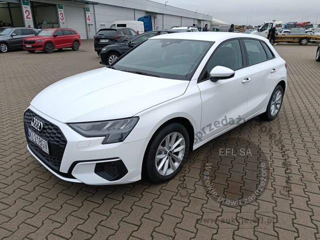 1 - Audi A3 30 TFSI mHEV S tronic 2023r. WZ218GV Magnice