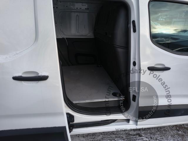 8 - Toyota Proace City 1.5 D-4D Standard  2022r. DW4UK43 Pojazd znajduje się w firmie ARCTOS GROUP sp. z o.o. Al. Krakowska 7, 02-183 Warszawa