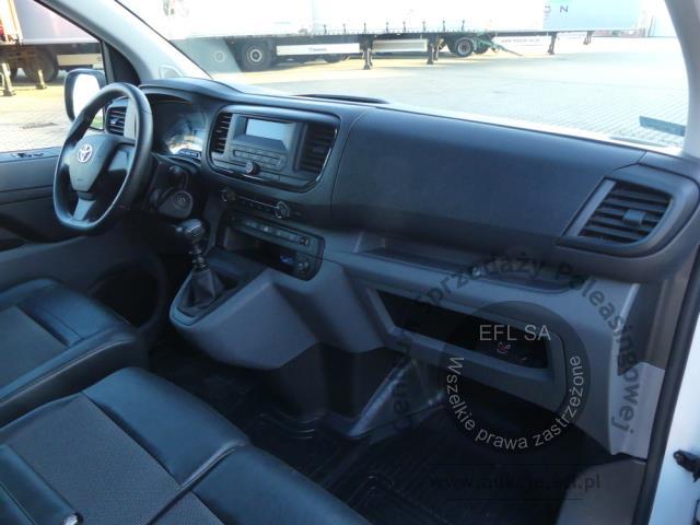 8 - Toyota Proace 2.0 D-4D Long 3,1t 2022r. DW2SW58 Magnice