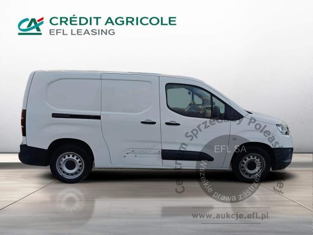 4 - TOYOTA PROACE CITY 1.5 D-4D CHŁODNIA 2021r.