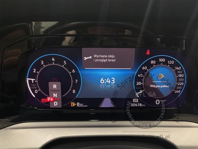 10 - Volkswagen Golf VIII 1.5 eTSI EVO Life 2024r. DX12675 Magnice