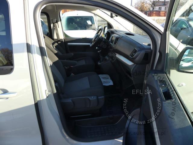 7 - Toyota Proace Verso 2.0 D4-D Long 2022r. PO3XG94 Pojazd znajduje się w firmie AUTO MOTO CENTRUM sp. z o.o. ul. Ostrowska 328 (przy Trasie Katowickiej) 61-312 Poznań
