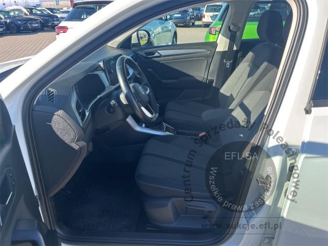 7 - Volkswagen T-ROC 1.5 TSI LIFE 2023r. DW5VX06 Pojazd znajduje się w firmie MDM AUTO sp. z o.o. ul. Zawodników 1, 80-729 Gdańsk