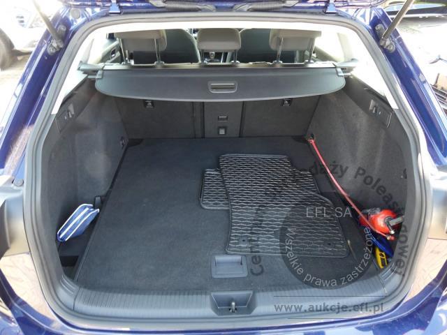 8 - Volkswagen Golf VIII 2.0 TDI Life Kombi 2023r. PY29004 AUTO MOTO CENTRUM Sp. z o.o. Poznań 61-312, ul. Ostrowska  328