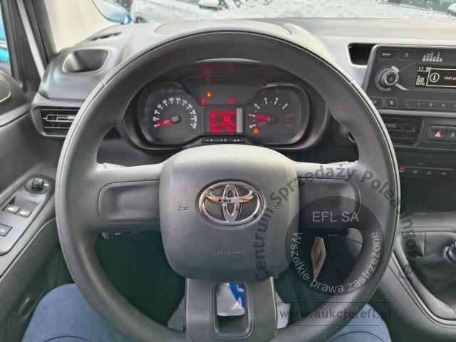 11 - Toyota Proace City 1.5 D-4D Standard  2022r. DW4UK43 Pojazd znajduje się w firmie ARCTOS GROUP sp. z o.o. Al. Krakowska 7, 02-183 Warszawa