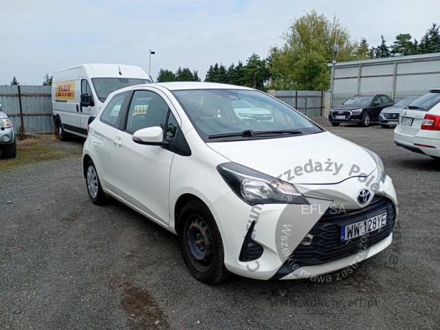 2 - Toyota Yaris 1.5 Active 2017r. WW128YE Pojazd znajduje się w firmie ARCTOS GROUP sp. z o.o. Al. Krakowska 7, 02-183 Warszawa