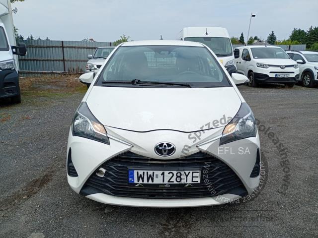 3 - Toyota Yaris 1.5 Active 2017r. WW128YE Pojazd znajduje się w firmie ARCTOS GROUP sp. z o.o. Al. Krakowska 7, 02-183 Warszawa