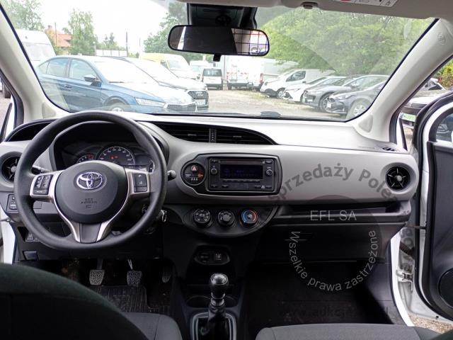9 - Toyota Yaris 1.5 Active 2017r. WW128YE Pojazd znajduje się w firmie ARCTOS GROUP sp. z o.o. Al. Krakowska 7, 02-183 Warszawa