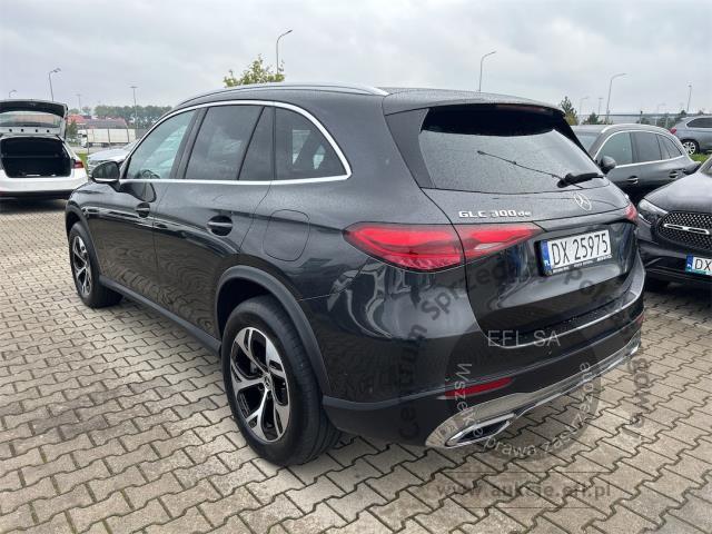 2 - MERCEDES BENZ GLC 300 DE 4-MATIC AVANTGARDE 2024r. DX25975 Pojazd znajduje się w firmie MDM AUTO sp. z o.o. ul. Zawodników 1, 80-729 Gdańsk
