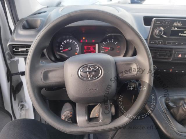 9 - Toyota Proace City 1.5 D-4D Standard  2022r. DW5UA58 Pojazd znajduje się w firmie ARCTOS GROUP sp. z o.o. Al. Krakowska 7, 02-183 Warszawa